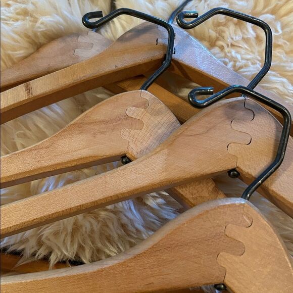 Five vintage wooden hangers with dowel USA made tongue and groove 5 hangers - Picture 2 of 8